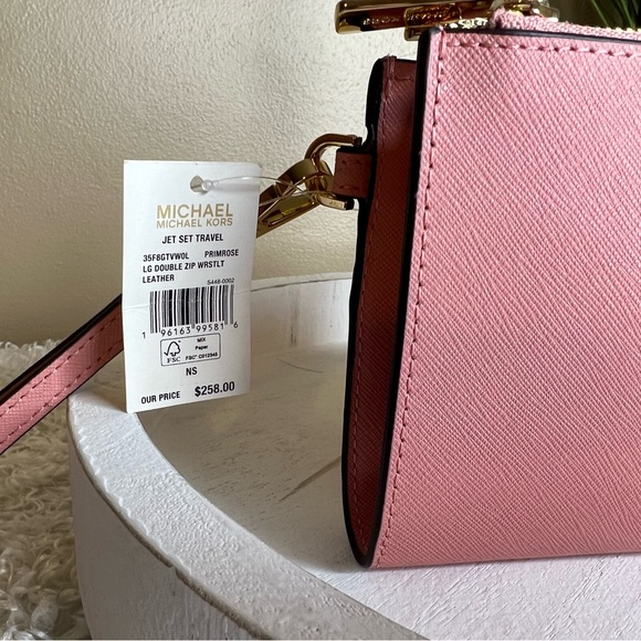 NWT - Michael Kors Wallet, Pink w/gold detail. - Picture 2 of 8
